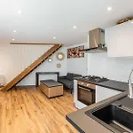 Villa Ohana, A