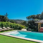 Villa Ohana, A